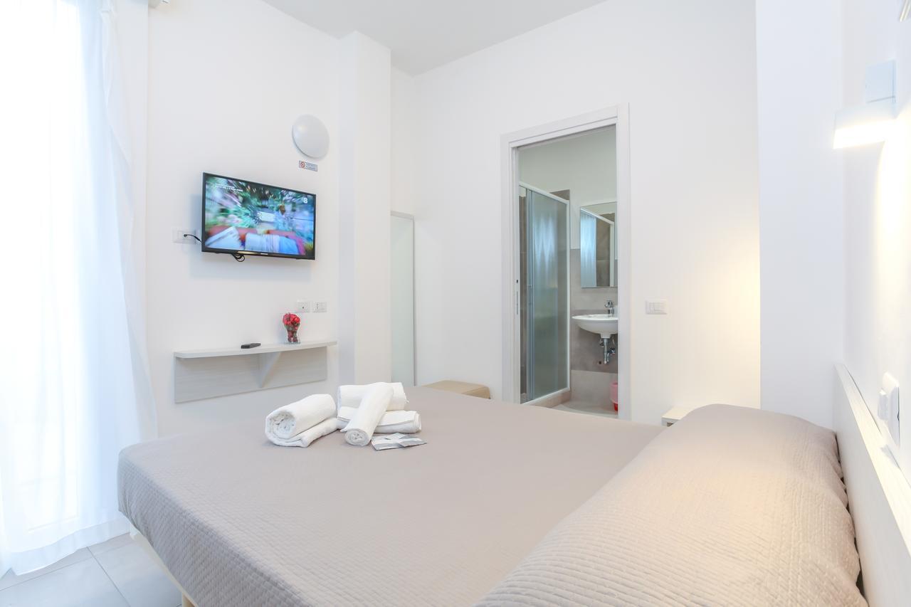 Hotel Tourist Meuble Rimini Bagian luar foto