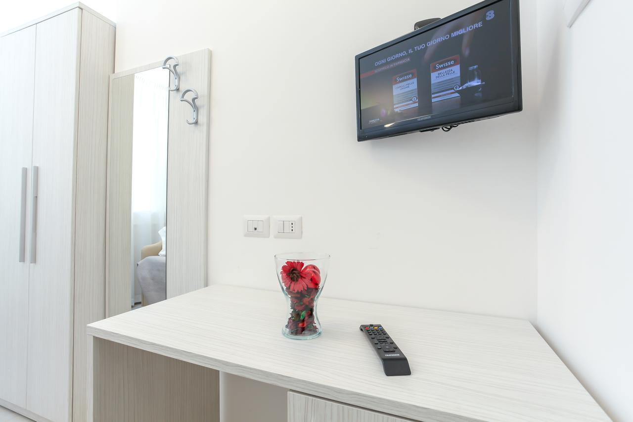Hotel Tourist Meuble Rimini Bagian luar foto