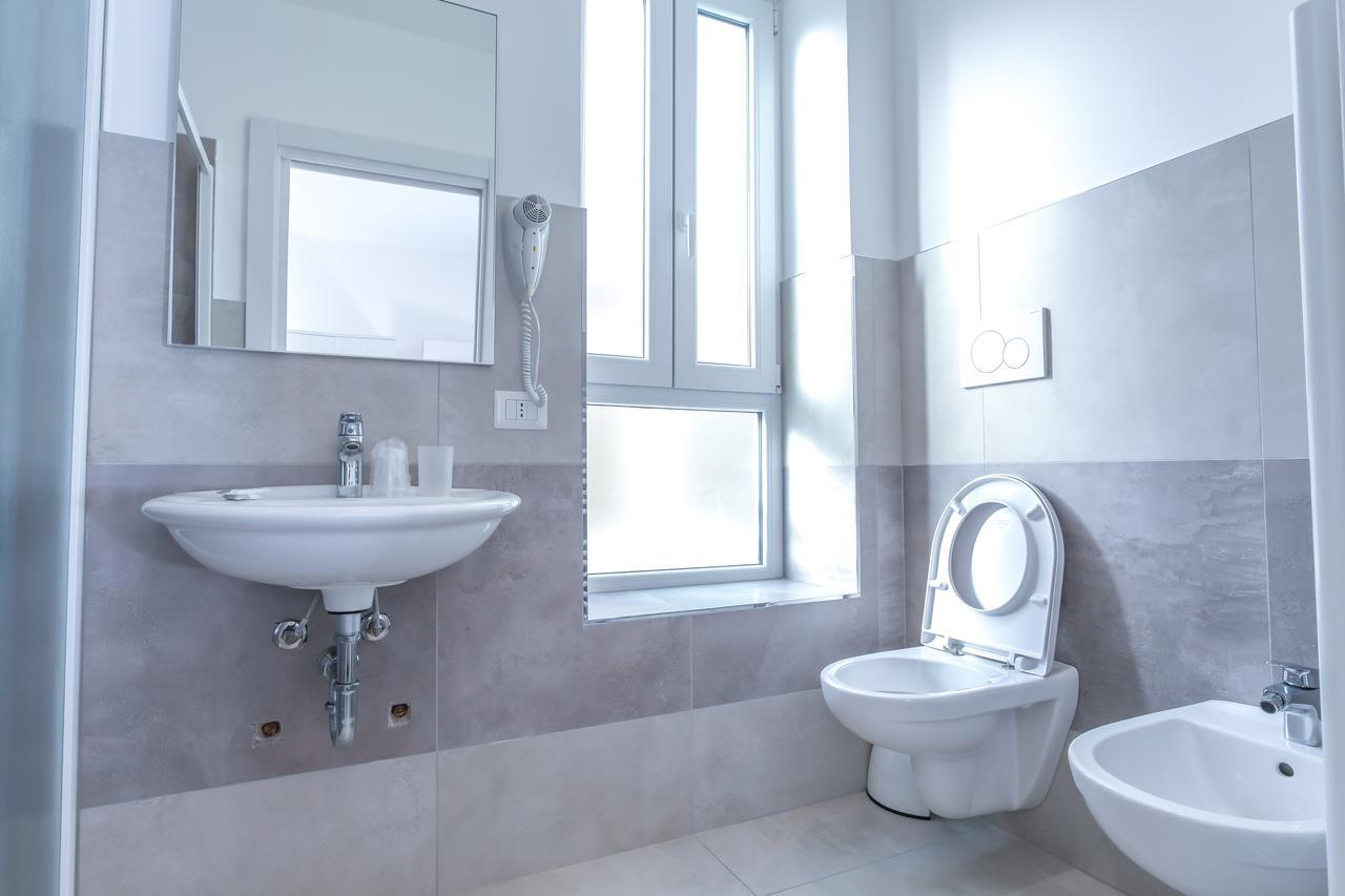 Hotel Tourist Meuble Rimini Bagian luar foto